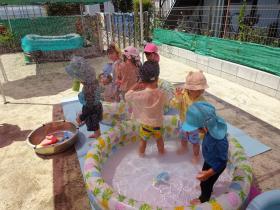 バシャバシャ水遊び